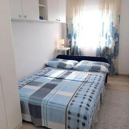 Meri - Two Bedroom With Balcony Apartment