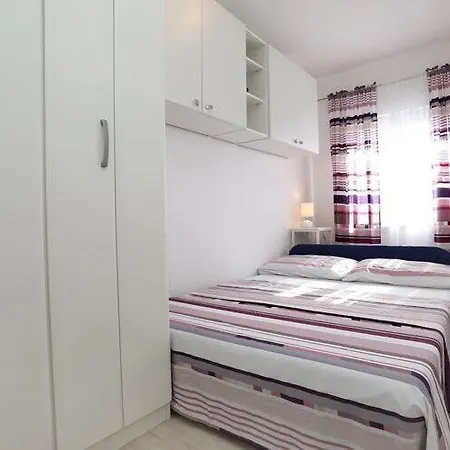Meri - Two Bedroom With Balcony Apartment *