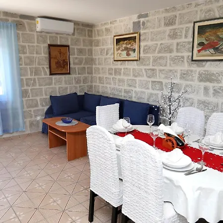 Meri - Two Bedroom With Balcony * Trogir
