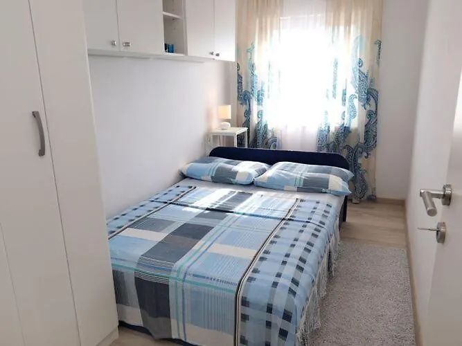 Meri - Two Bedroom With Balcony Apartment