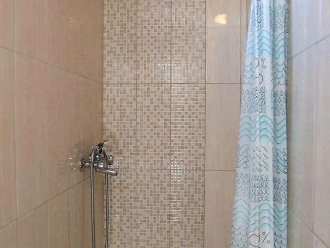 Meri - Two Bedroom With Balcony