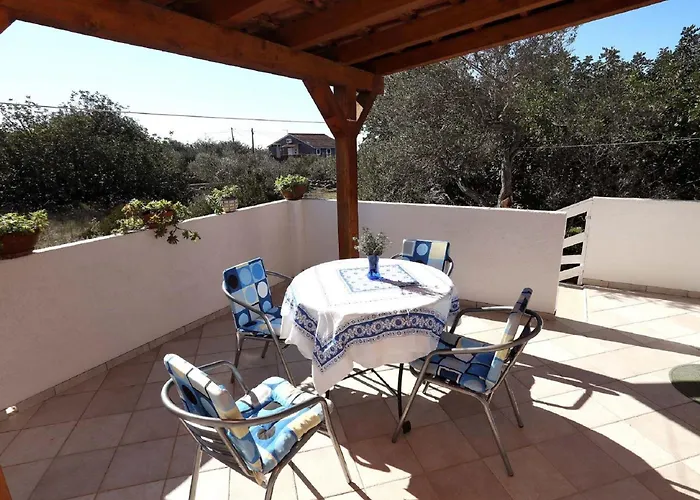 Meri - Two Bedroom With Balcony Apartment